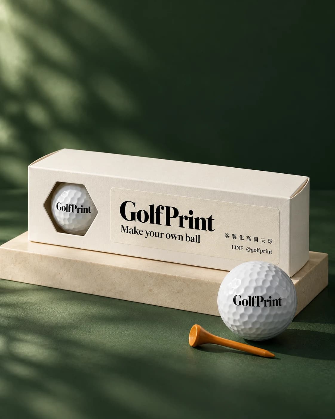 GolfPrint 米白色包裝盒、客製高爾夫球與橘色球 Tee